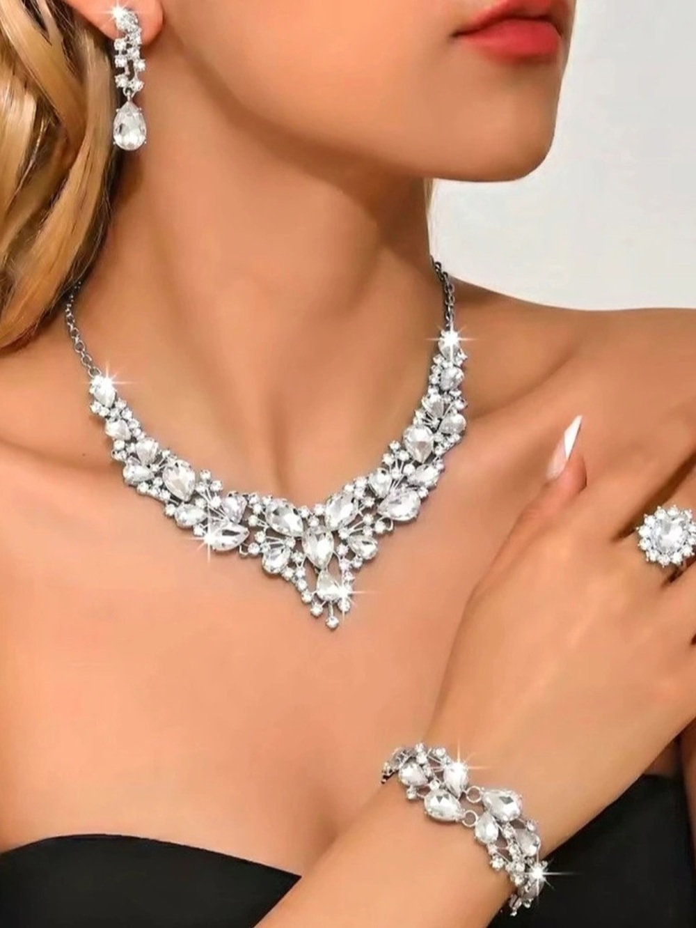 New Crystal Jewelry Set in Silver